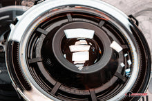 Load image into Gallery viewer, Oracle Jeep JL/Gladiator JT Oculus Bi-LED Projector Headlights - Amber/White Switchback